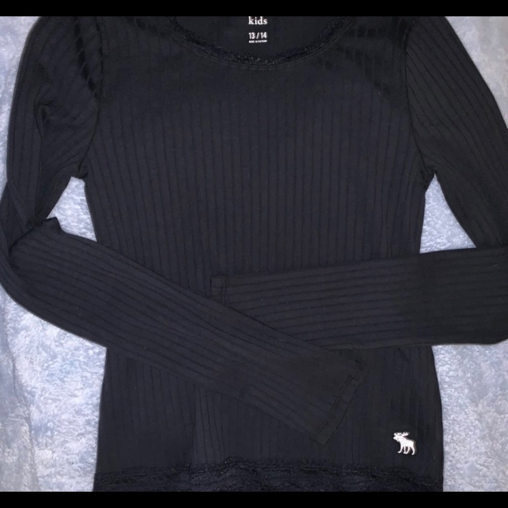 Soft ribbed top with lace on edges.